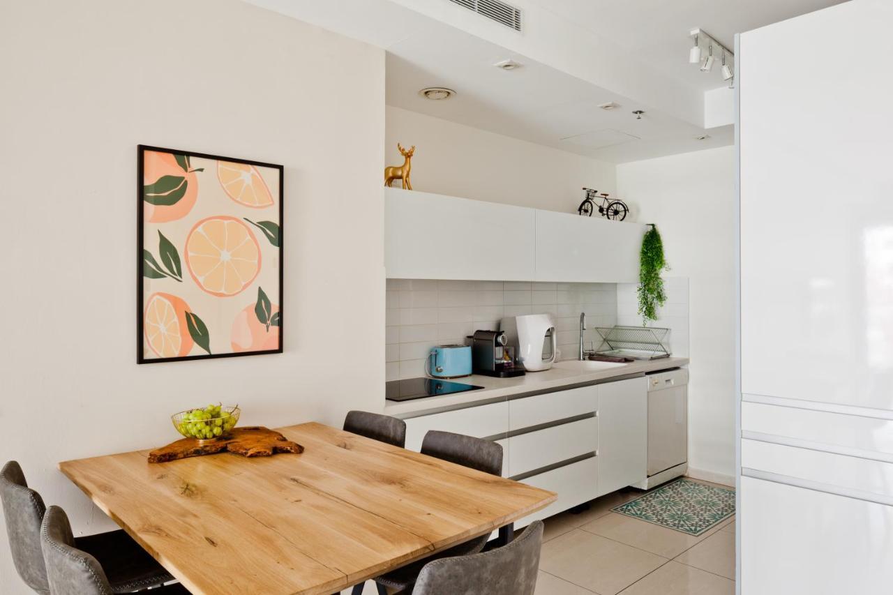 Superior & Spacious.over Tlv Mall
