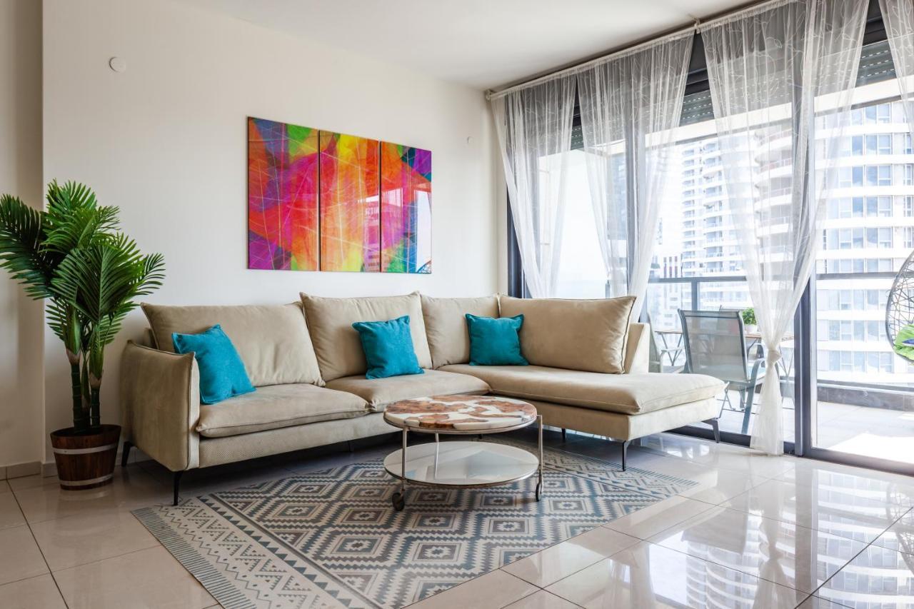 Superior & Spacious.over Tlv Mall Apartment Tel Aviv