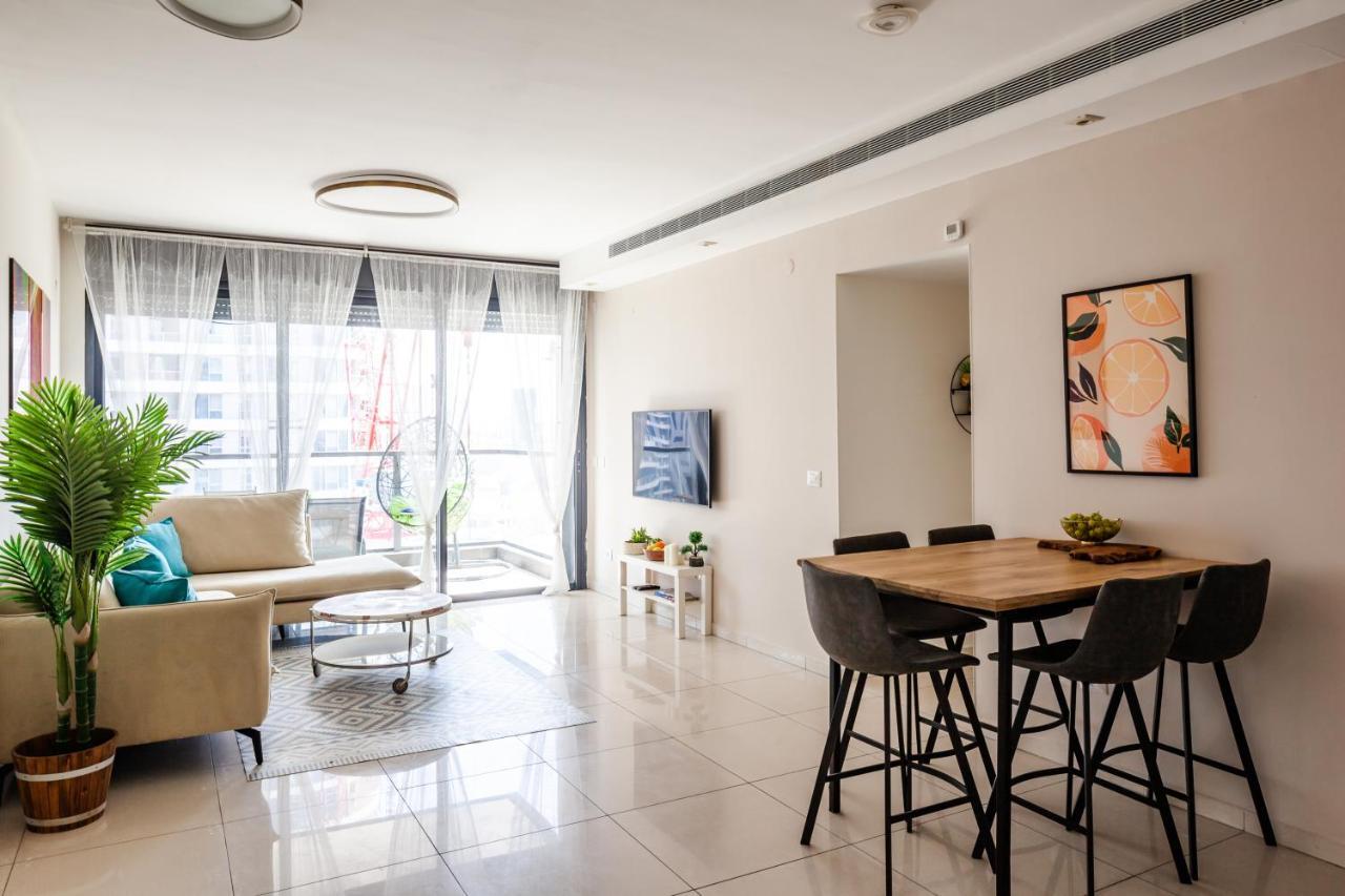 Superior & Spacious.over Tlv Mall *