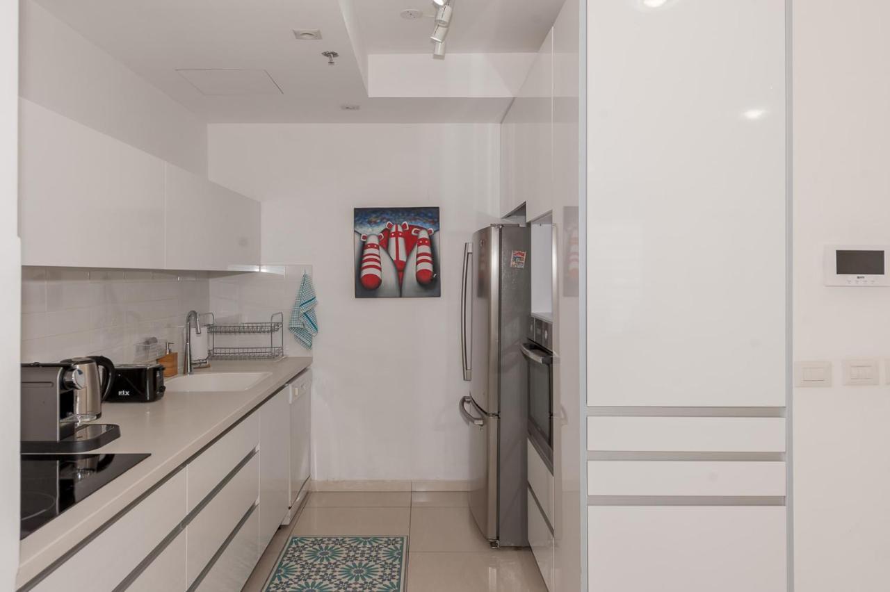 Superior & Spacious.over Tlv Mall *